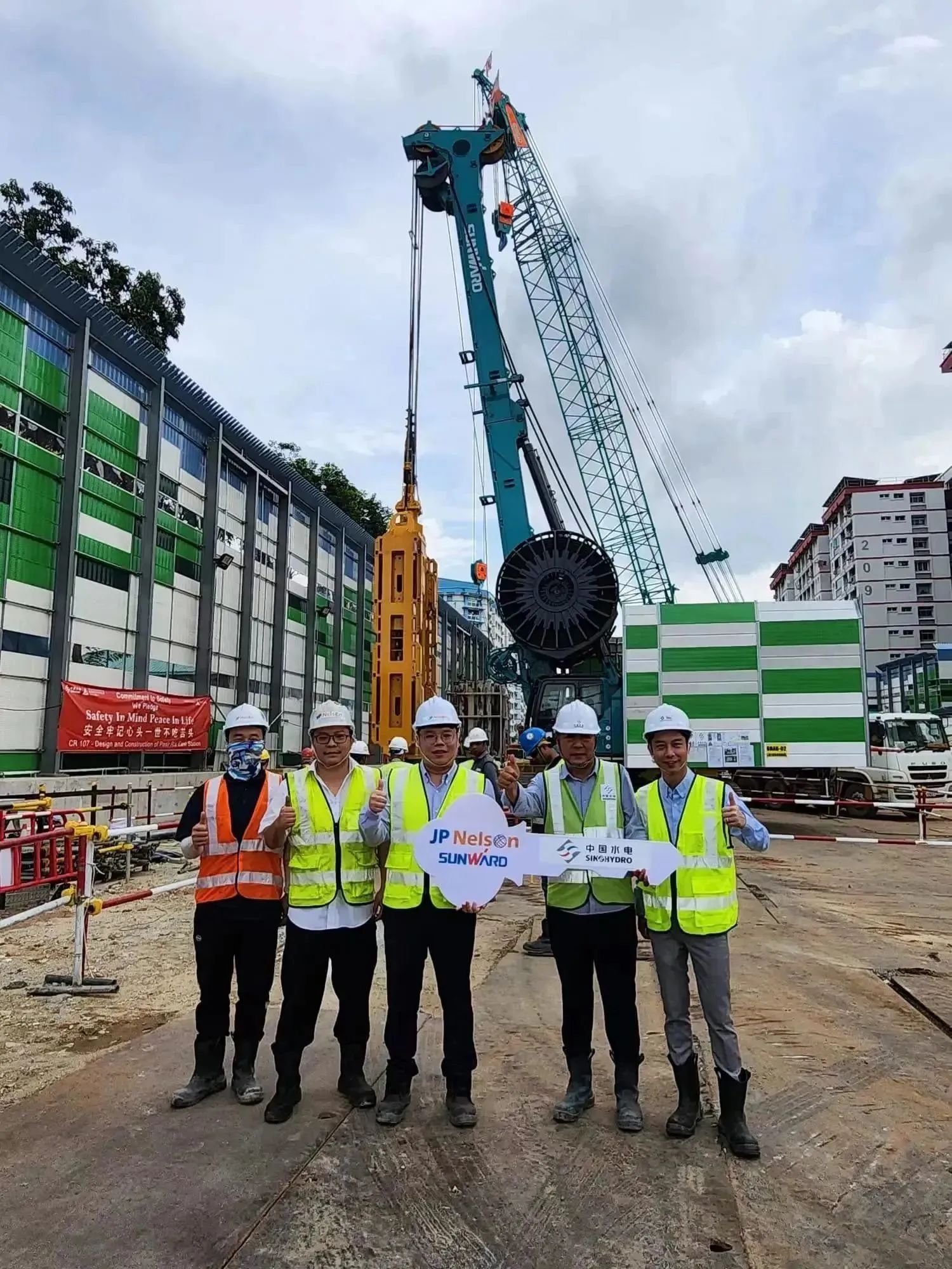 助力海内国际重大工程！！九州ku酷游智能液压抓斗实力“出圈”