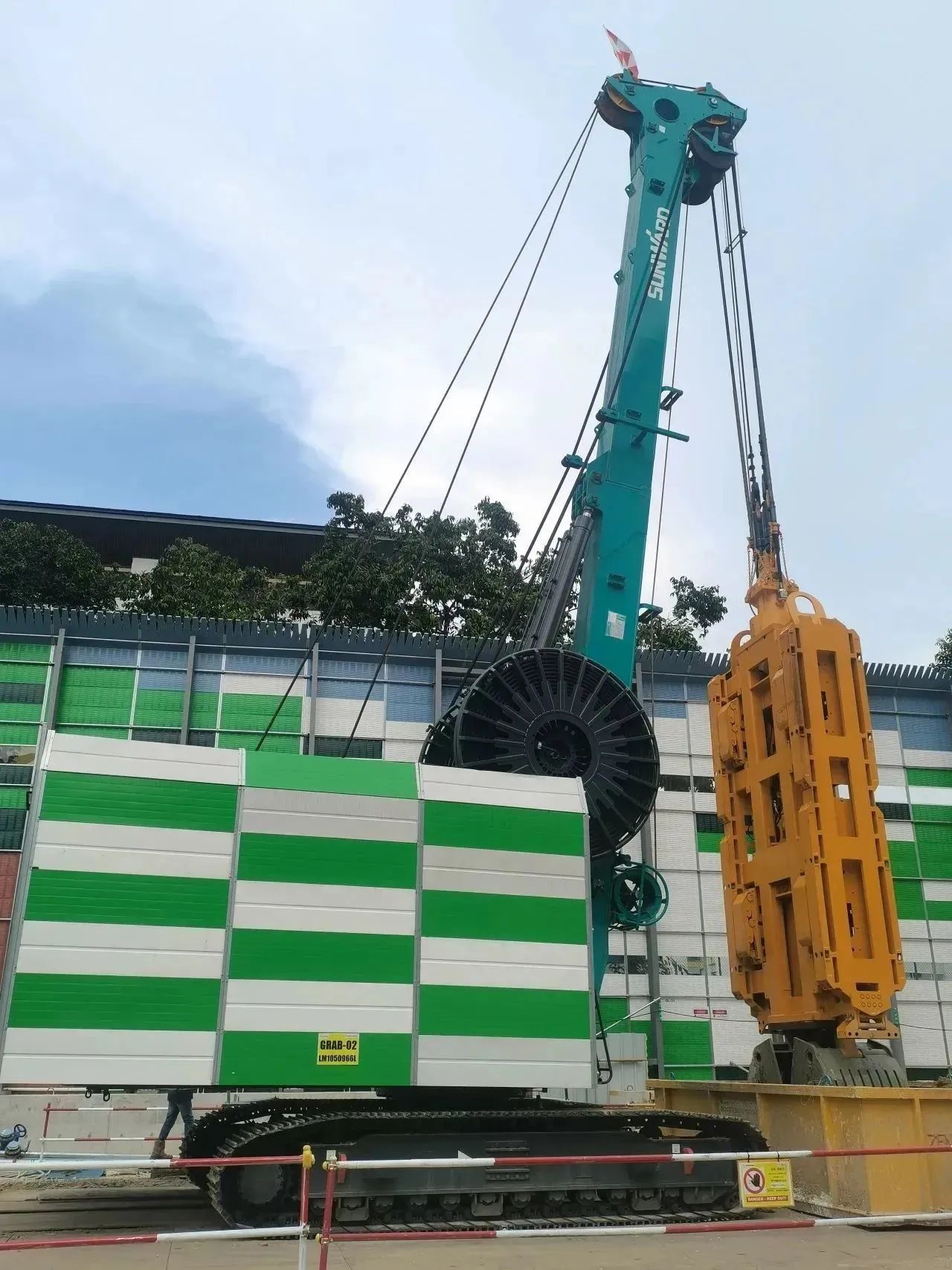 助力海内国际重大工程！！九州ku酷游智能液压抓斗实力“出圈”