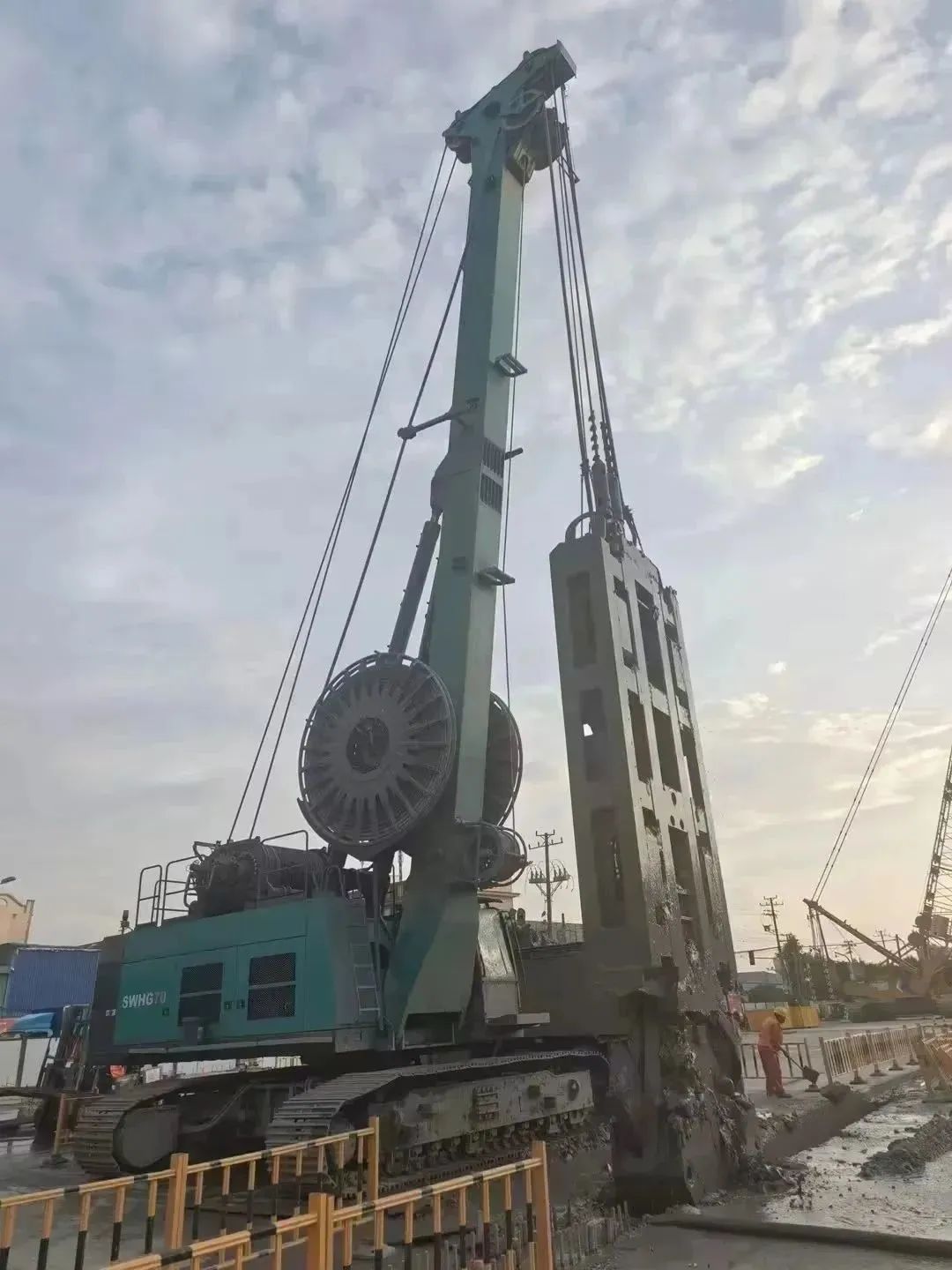 助力海内国际重大工程！！九州ku酷游智能液压抓斗实力“出圈”