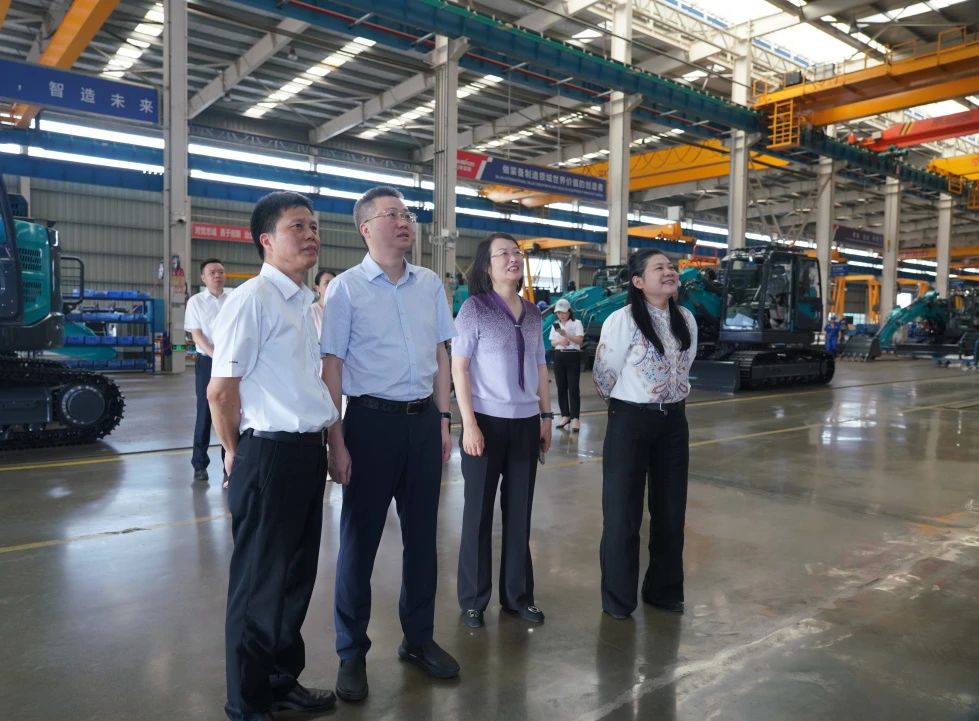 长沙市人民政府副市长、、、市工商联主席康镇麟调研九州ku酷游智能