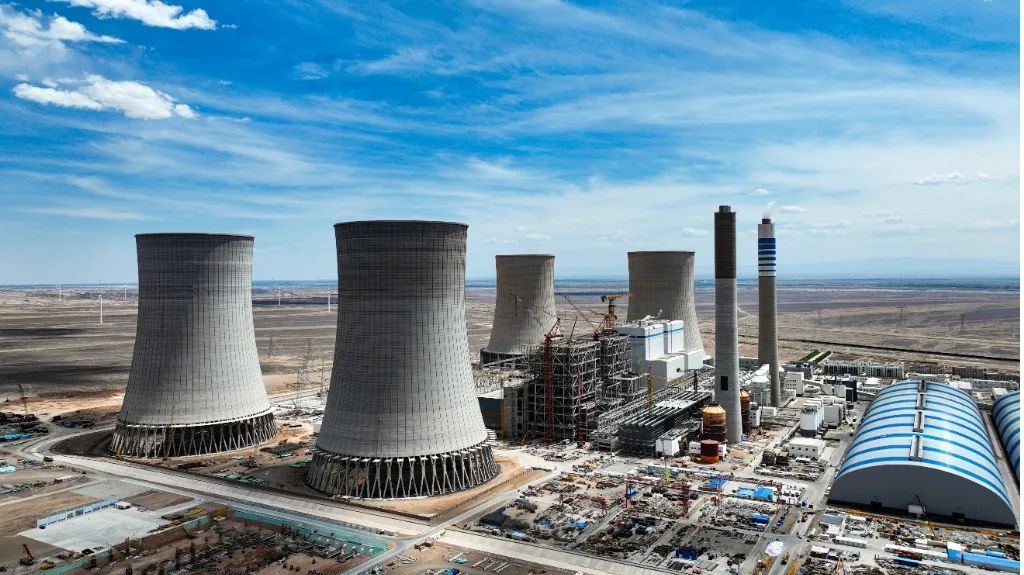 大漠沙漠展雄姿！！！九州ku酷游江麓塔机助力常乐电厂项目