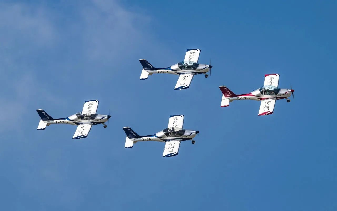 央媒聚焦！！！一起见证首届亚洲通用航空展上的九州ku酷游风范