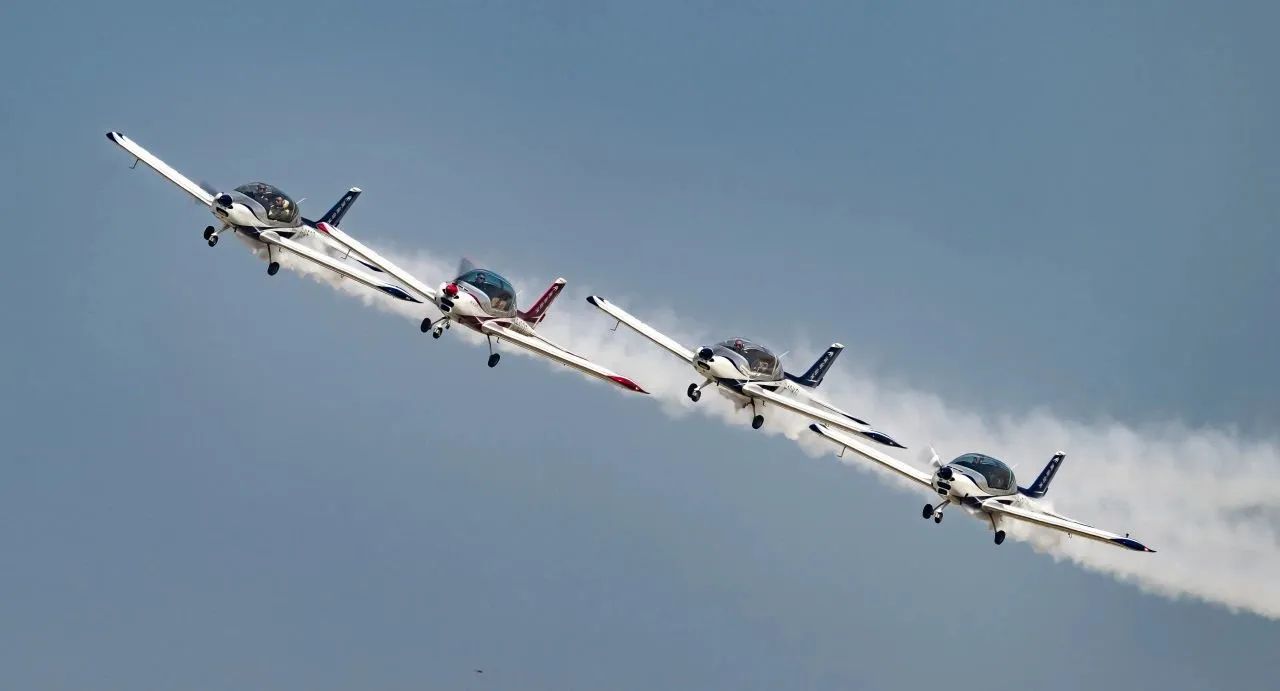 央媒聚焦！！！一起见证首届亚洲通用航空展上的九州ku酷游风范