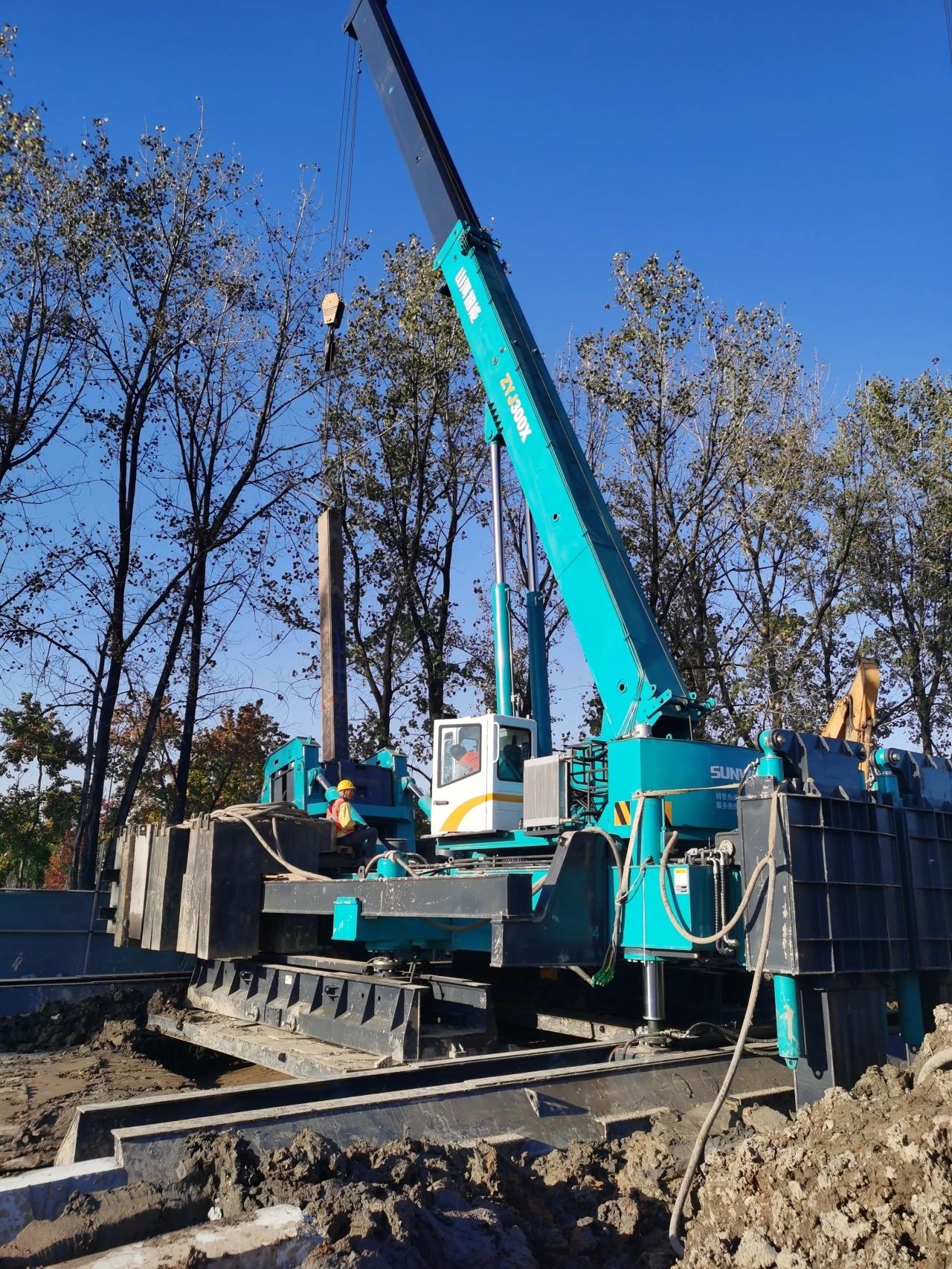 “九州ku酷游绿”闪灼西子湖畔！九州ku酷游智能ZYJ300X斜桩压桩机强势来袭