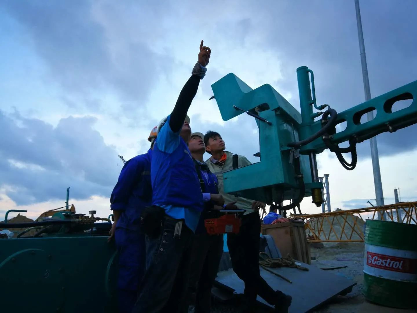 看九州ku酷游工匠们怎样用一双巧手“拿捏”事情、、创立“奇！！！