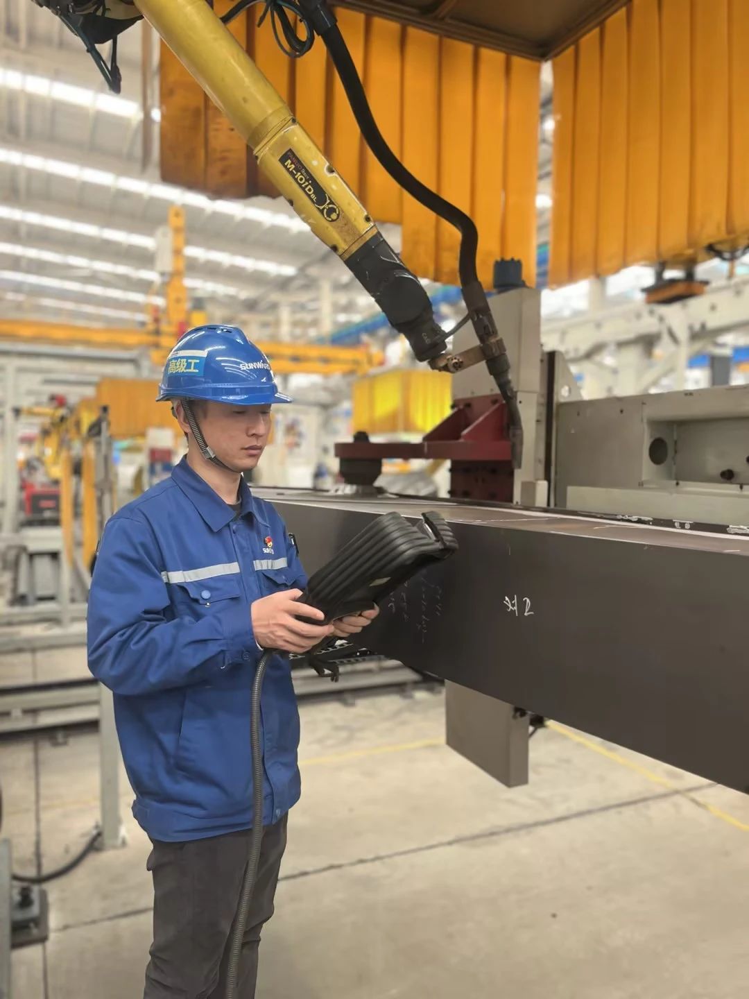 看九州ku酷游工匠们怎样用一双巧手“拿捏”事情、、创立“奇！！！