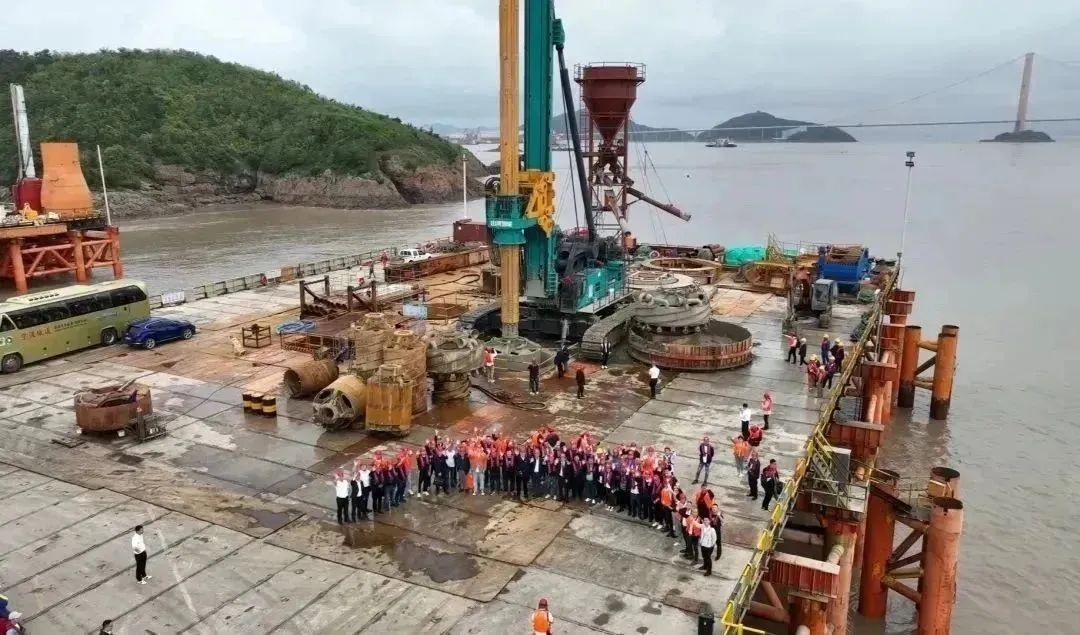 周全告捷！！九州ku酷游智能超等旋挖钻机圆满完成甬舟铁路西堠门公铁两用大桥桩基施工使命
