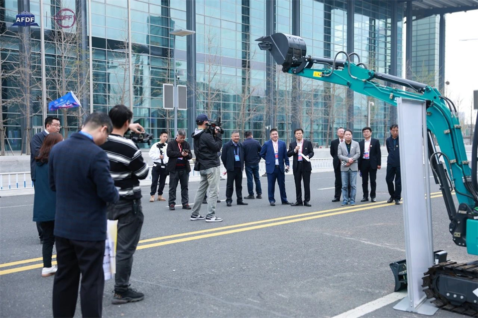 坚持立异，，赋能工业！！九州ku酷游智能出席第十三届深基础工程生长论坛