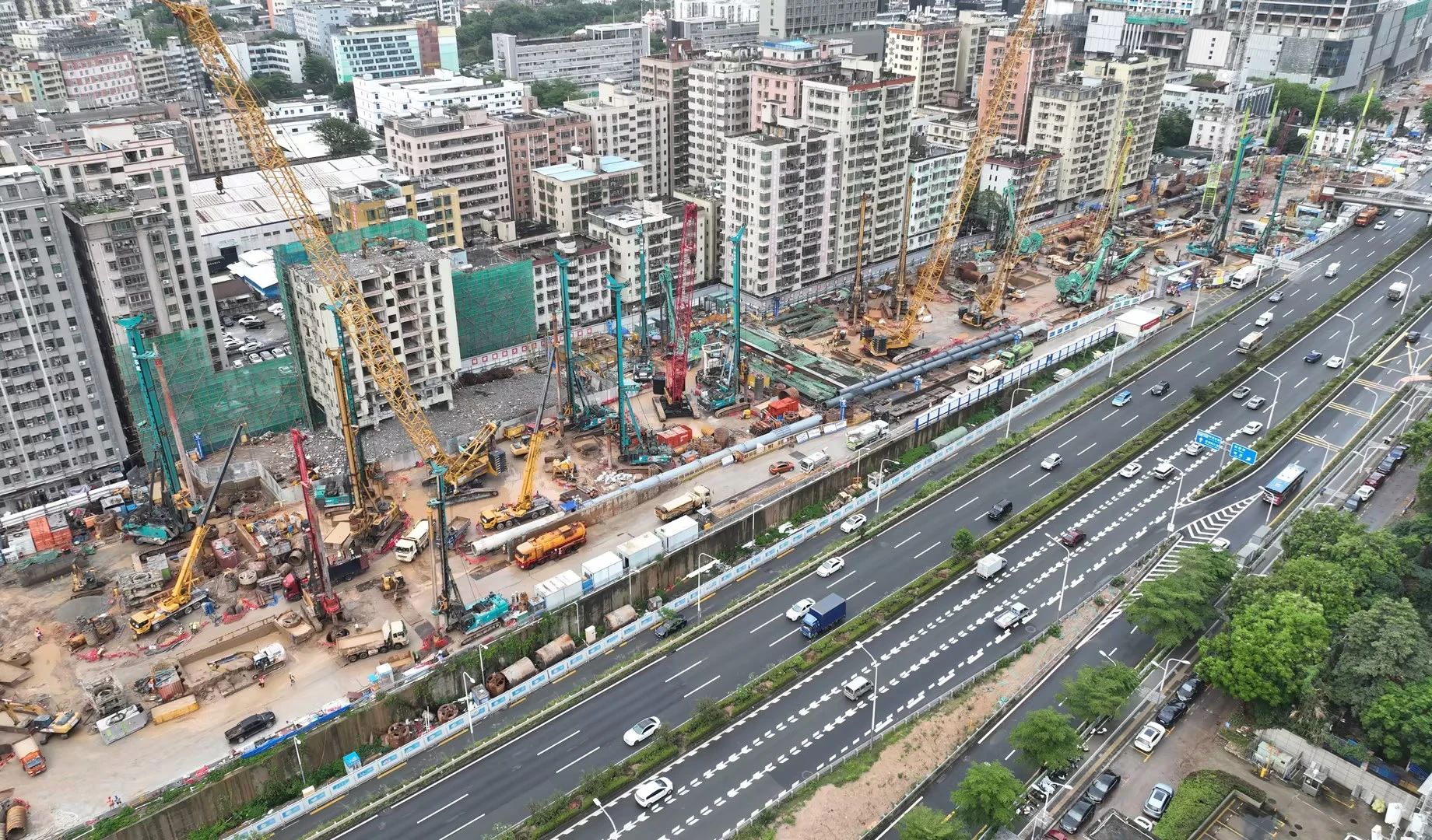 性能突出，，，超强助力！！！九州ku酷游智能旋挖钻机助力深圳地铁五和站施工