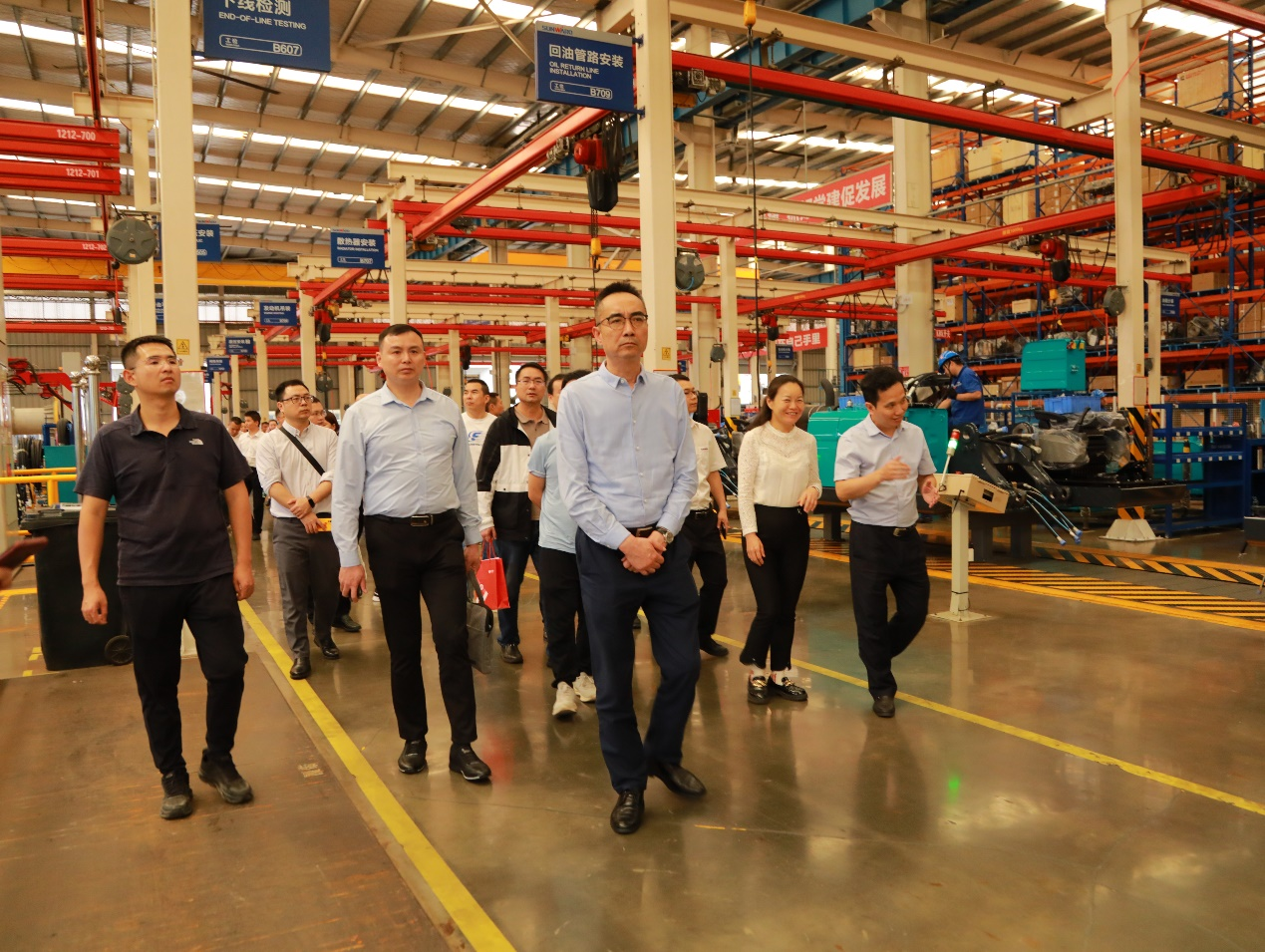 湘潭市工信局带队莅临九州ku酷游智能开展智能制造现场观摩交流活动