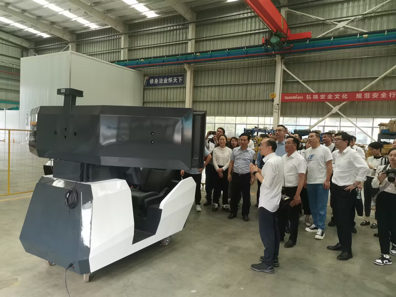 湘潭市工信局带队莅临九州ku酷游智能开展智能制造现场观摩交流活动