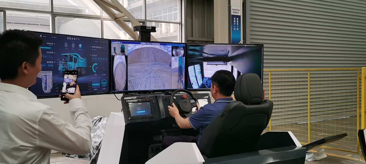 湘潭市工信局带队莅临九州ku酷游智能开展智能制造现场观摩交流活动