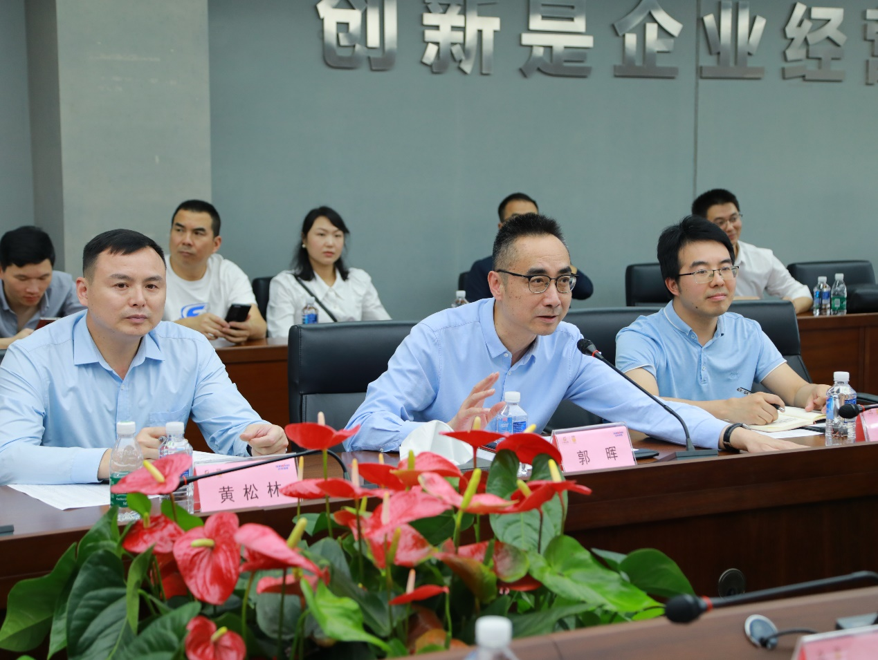 湘潭市工信局带队莅临九州ku酷游智能开展智能制造现场观摩交流活动