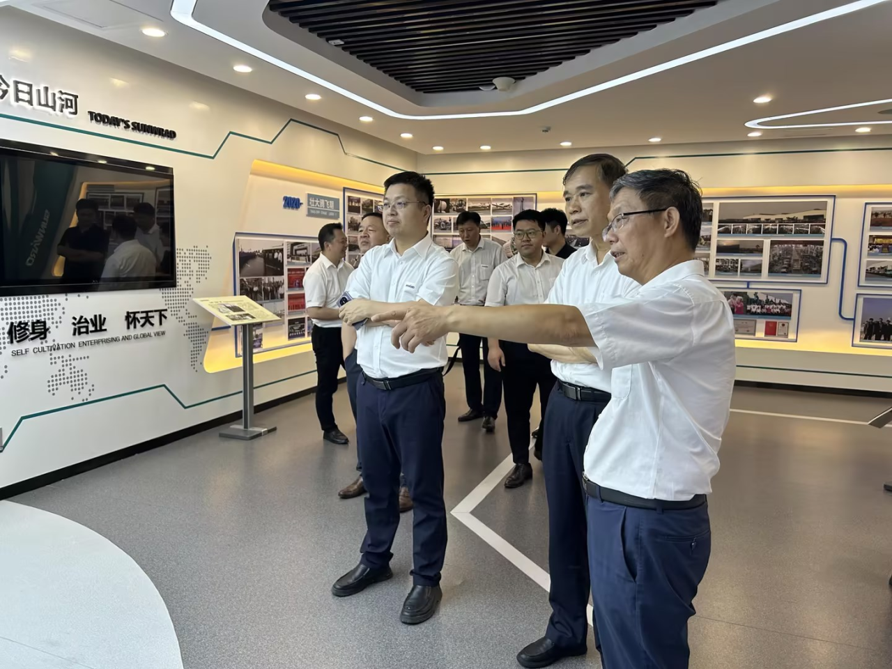 深化交流相助！！广州港李明忠副总司理率队莅临九州ku酷游智能考察交流！！