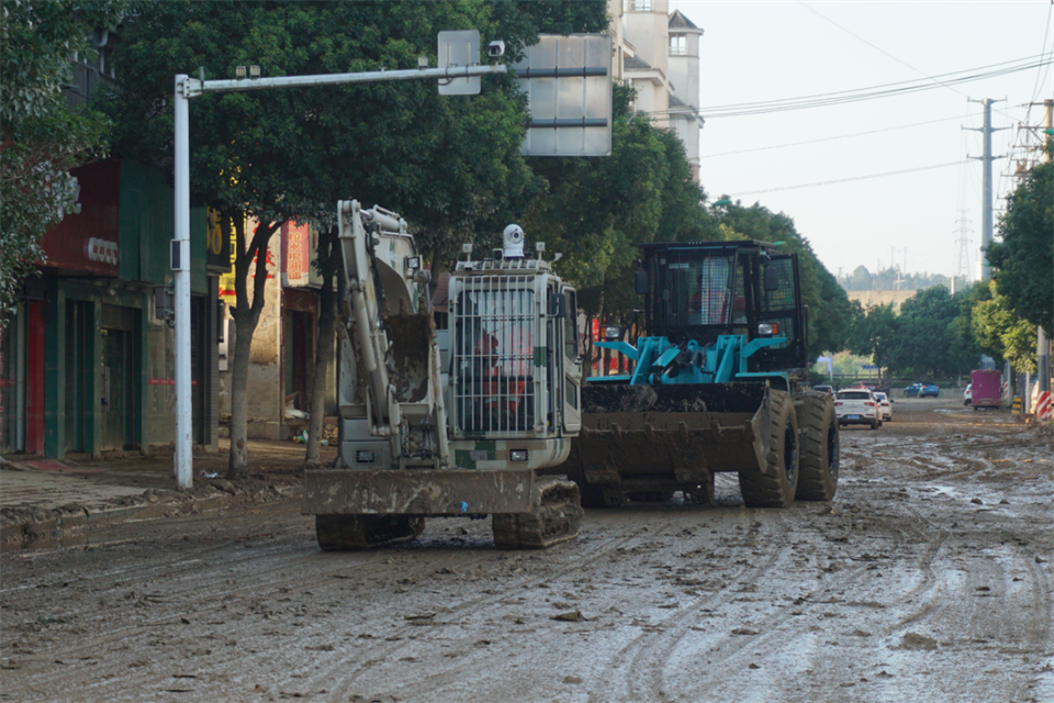 驰援湖南平江抗洪抢险，，，共克时艰显继承
