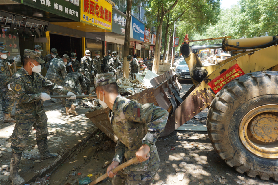 驰援湖南平江抗洪抢险，，，共克时艰显继承