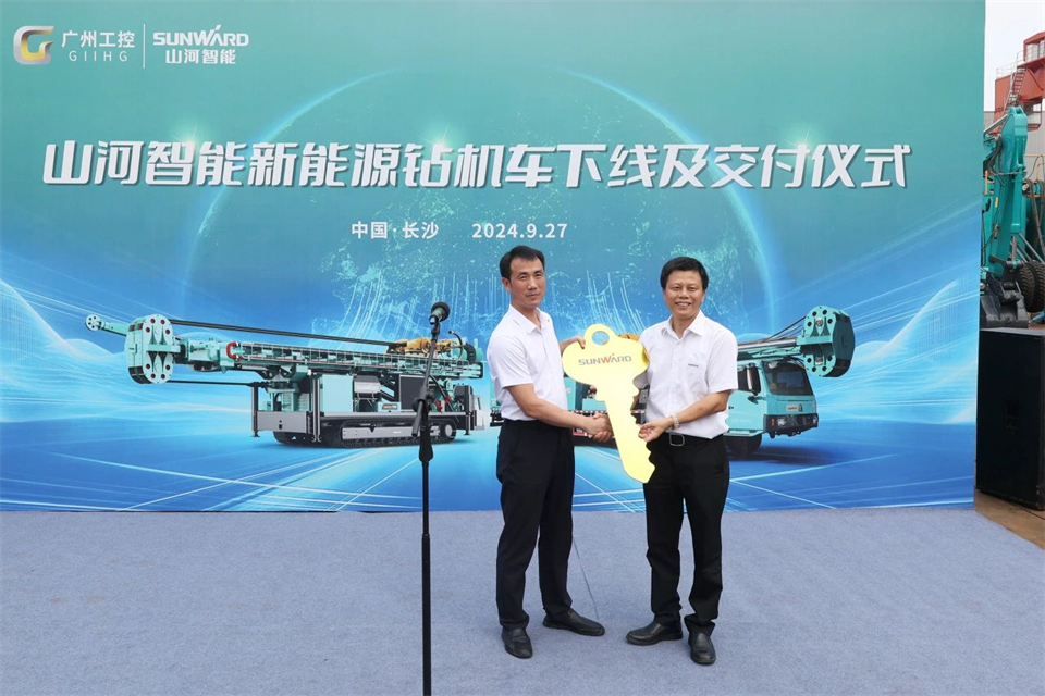 引领绿色科技新篇章！！！九州ku酷游智能新能源钻机乐成交付