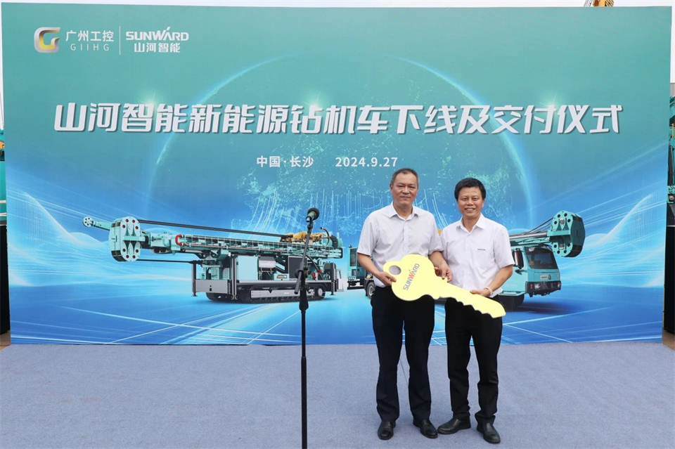 引领绿色科技新篇章！！！九州ku酷游智能新能源钻机乐成交付