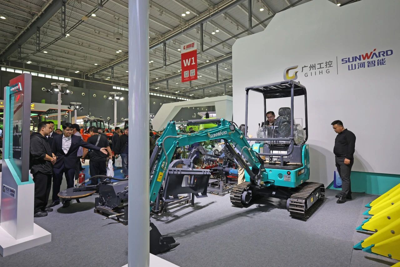 聚焦智能化、无人化！！九州ku酷游智能携多款产品亮相2024中国国际农业机械展