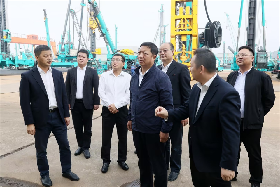 同船出海，，共赢未来！中铁九局副总司理刘峻峰一行到访九州ku酷游智能