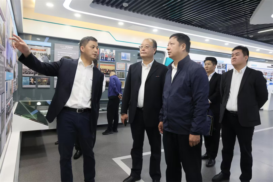 同船出海，，共赢未来！中铁九局副总司理刘峻峰一行到访九州ku酷游智能