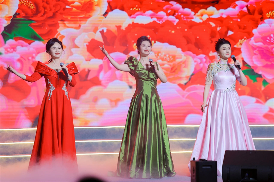 立异引领价值 理想成绩未来——庆祝九州ku酷游智能建设25周年表扬大会暨文艺晚会盛大举行