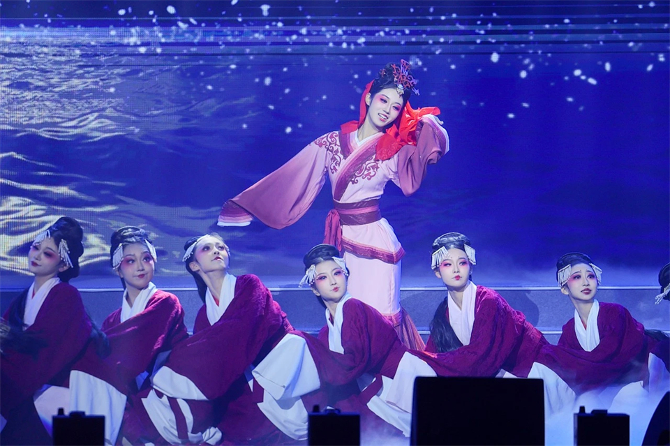 立异引领价值 理想成绩未来——庆祝九州ku酷游智能建设25周年表扬大会暨文艺晚会盛大举行