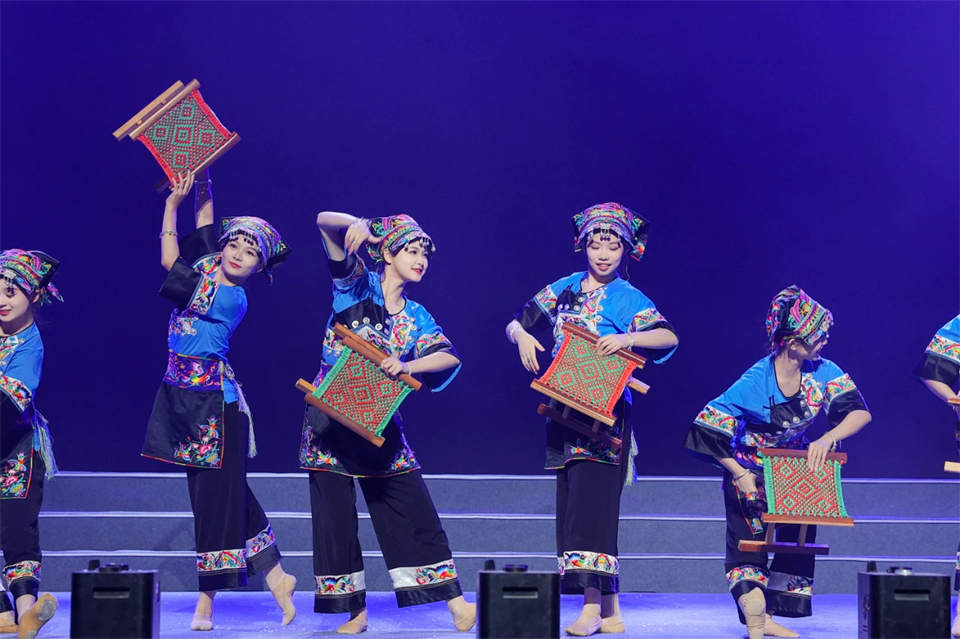 立异引领价值 理想成绩未来——庆祝九州ku酷游智能建设25周年表扬大会暨文艺晚会盛大举行