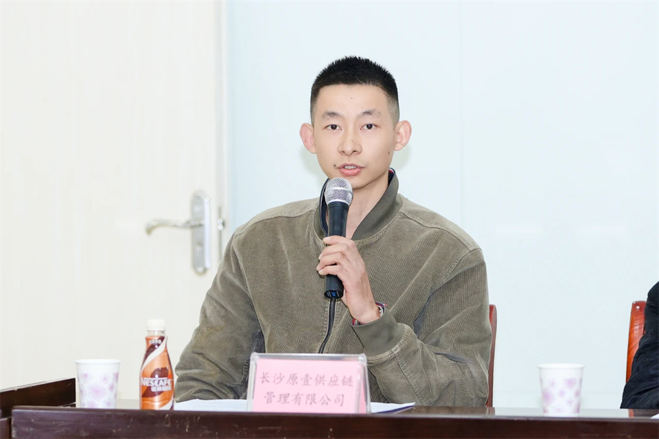 长龙街道、、九州ku酷游智能召开首届年货盛惠暨送春联文化惠民活动事情聚会