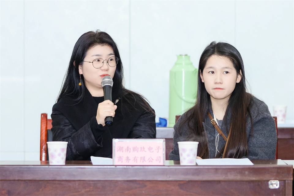 长龙街道、、九州ku酷游智能召开首届年货盛惠暨送春联文化惠民活动事情聚会