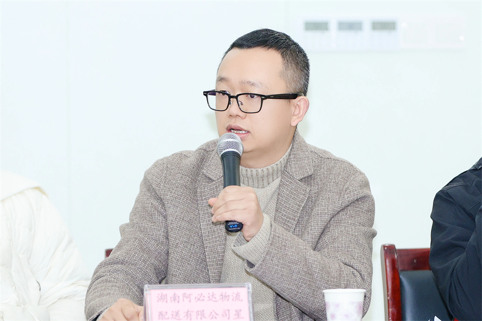 长龙街道、、九州ku酷游智能召开首届年货盛惠暨送春联文化惠民活动事情聚会