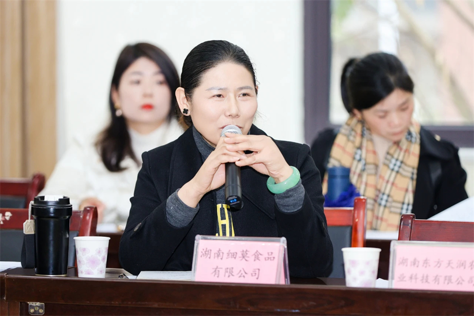 长龙街道、、九州ku酷游智能召开首届年货盛惠暨送春联文化惠民活动事情聚会