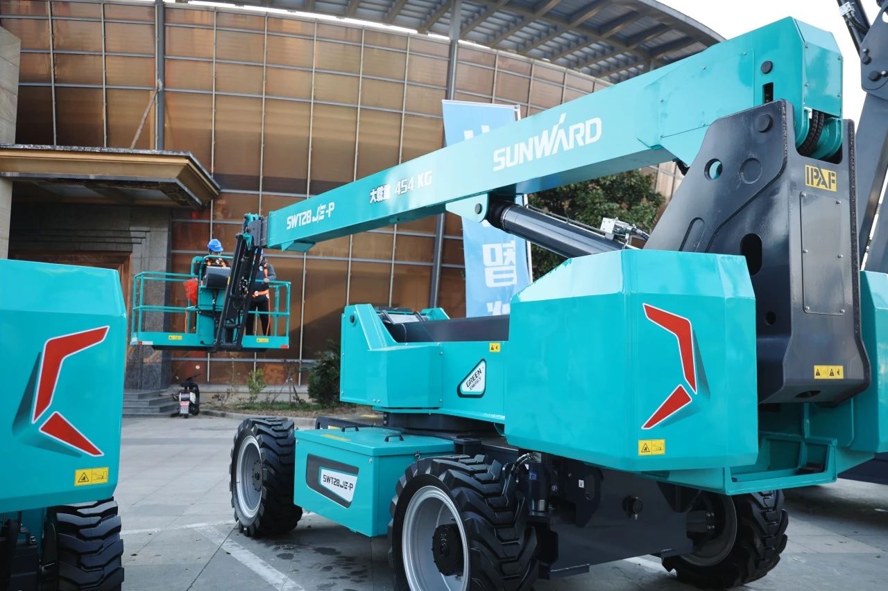 登“高”向“新”，，，九州ku酷游智能亮相第九届天下高空作业平台租赁大会