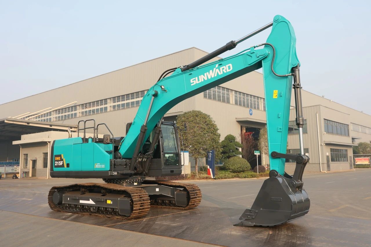 聚焦市场需求，，九州ku酷游智能三款精品工程液压挖掘机乐成下线