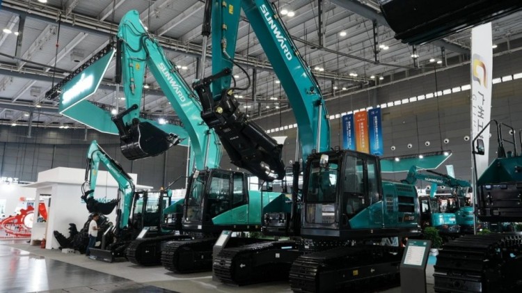 2025 CICEE | 打造极致精品化，，，九州ku酷游智能挖掘机“圈粉”长沙展