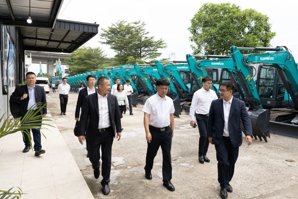 广州工控集团党委书记、、、董事长景广军率队考察九州ku酷游智能印尼子公司