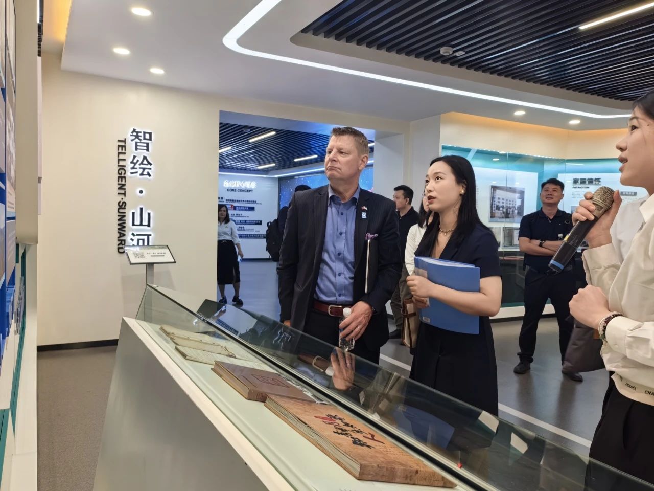 芬兰驻华大使馆商务参赞到访九州ku酷游智能