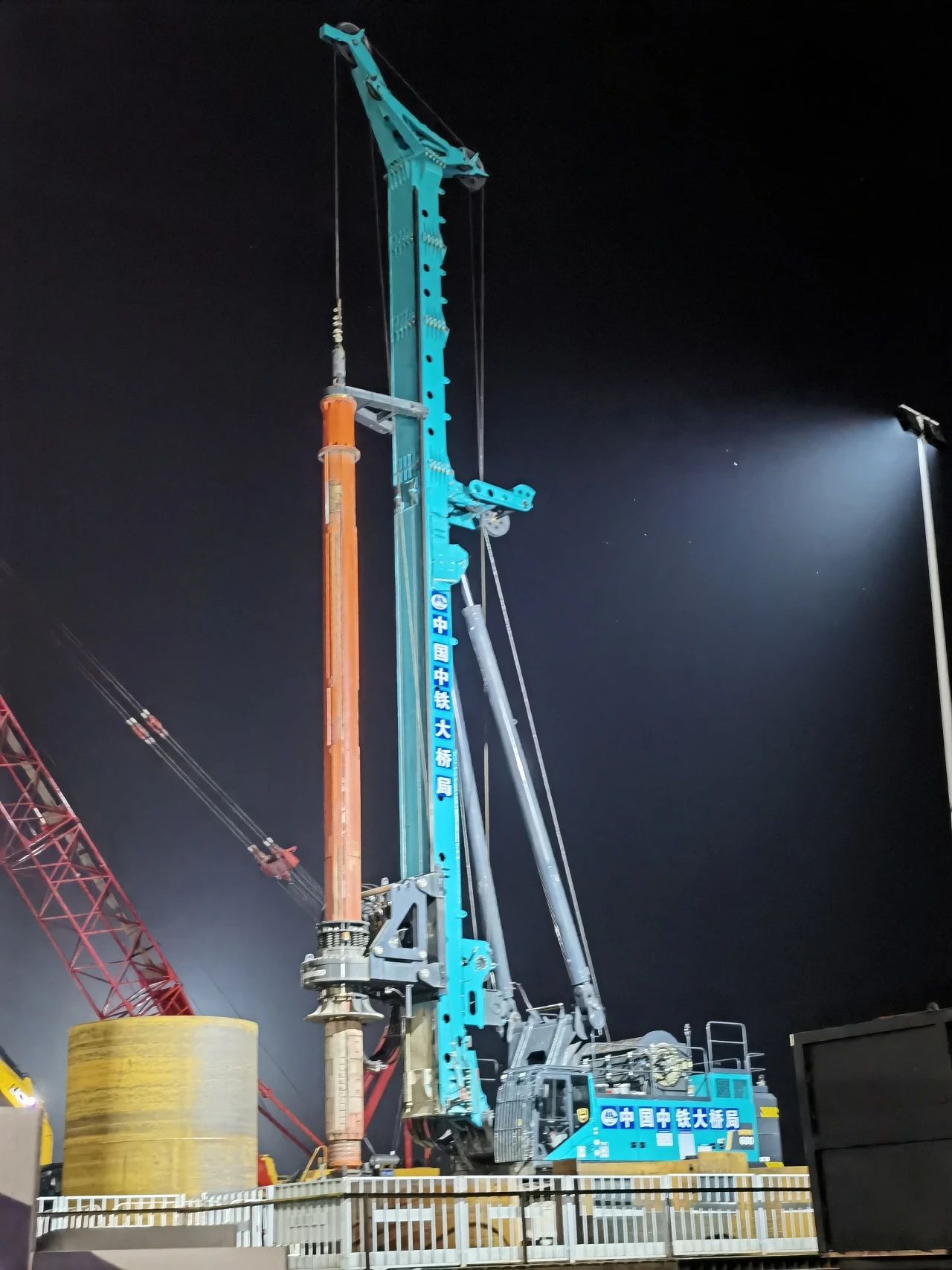 再战“天下级工程”！！！九州ku酷游智能旋挖钻机助力宜昌长江公铁大桥建设