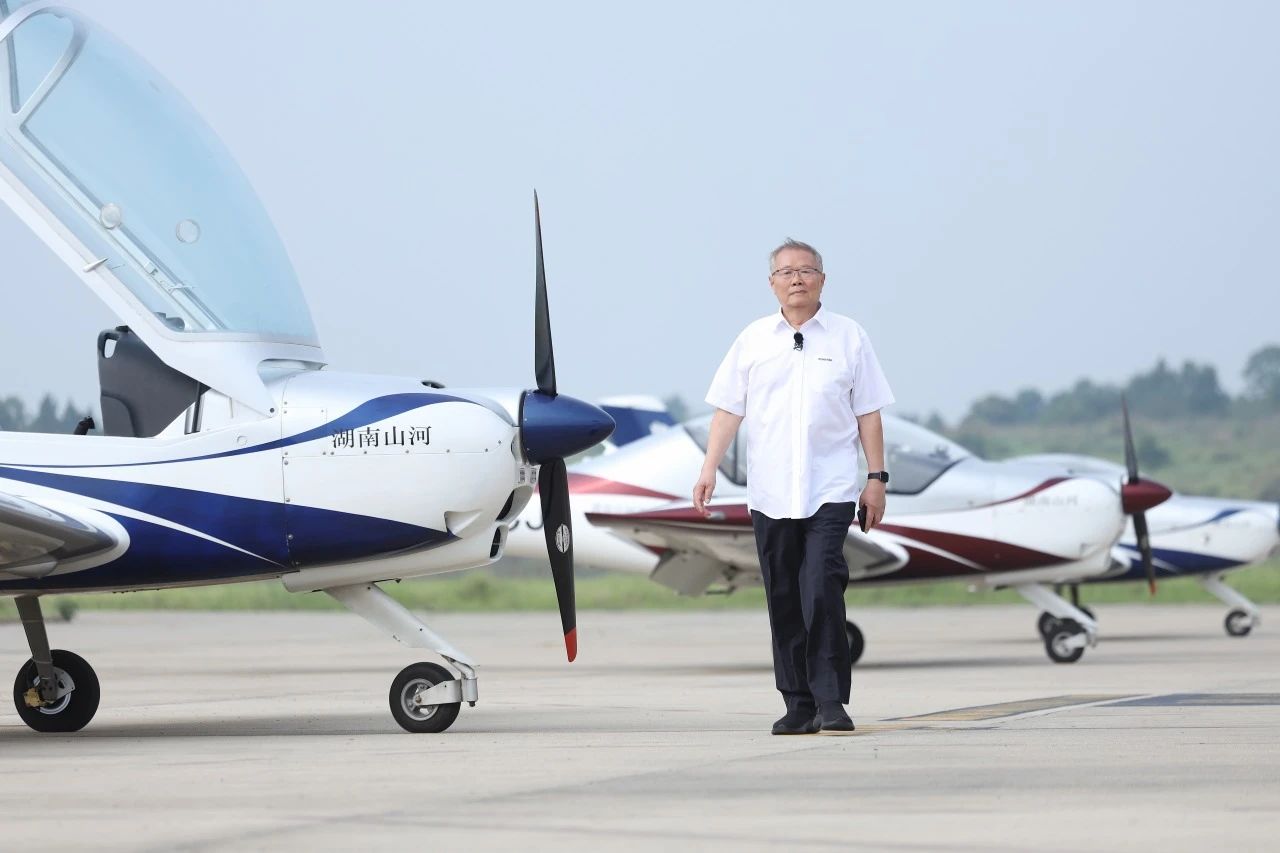 【今晚7:30】湖南卫视《创业有得聊》对话九州ku酷游智能＆九州ku酷游星航首创人 何清华：：：79岁“创业青年”的低空