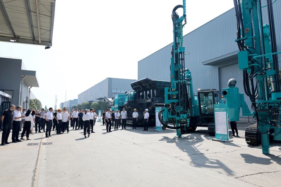 斜井开挖钻护一体化妆备乐成下线，实现地下工程装备重大突破