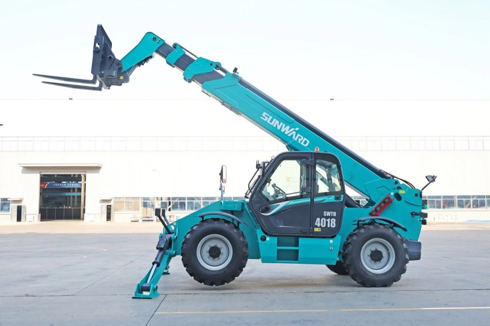 高端机型“双箭齐发”！九州ku酷游智能两款伸缩臂叉装车乐成下线