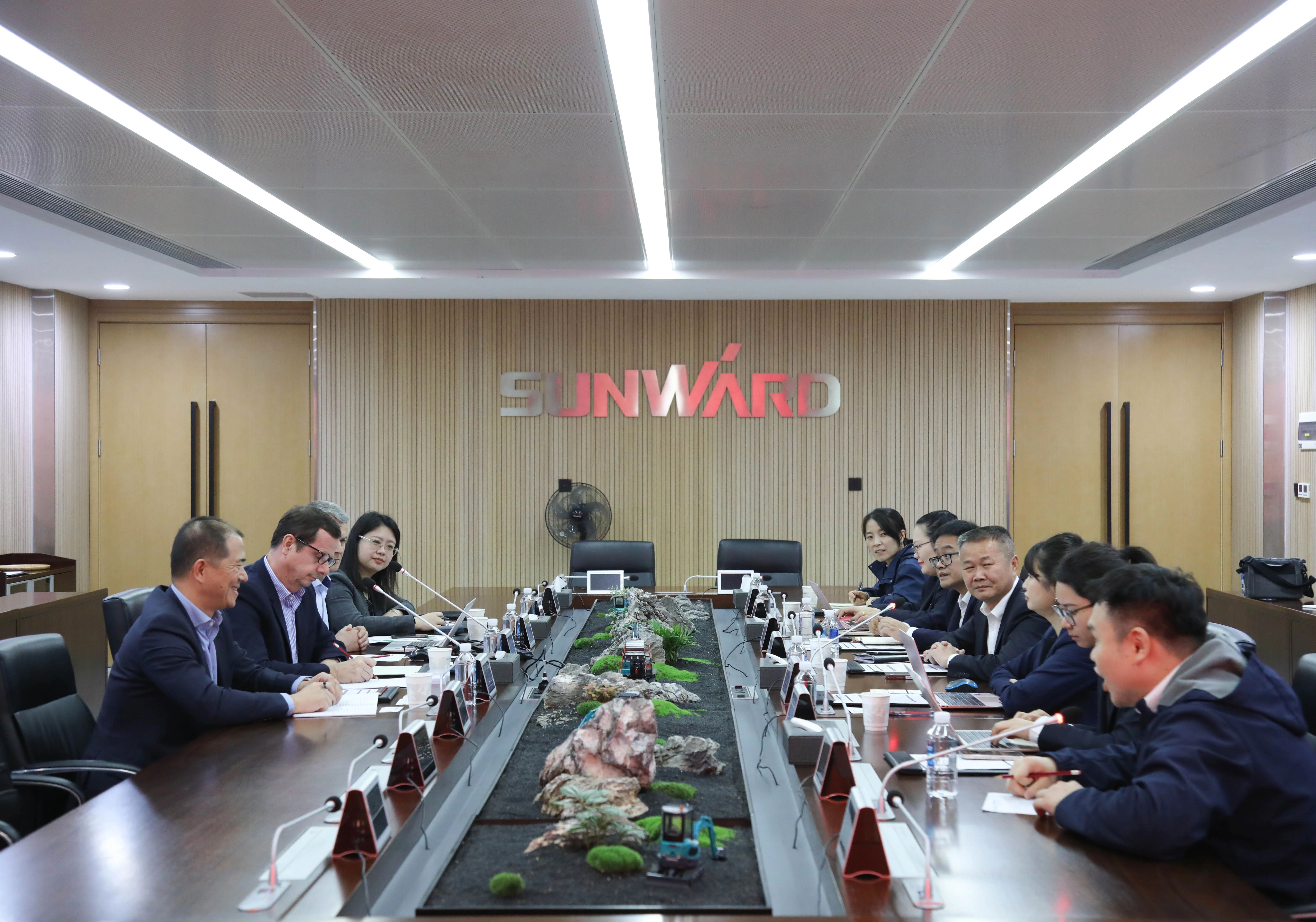 法巴租赁集团到访九州ku酷游智能，共拓相助新篇章