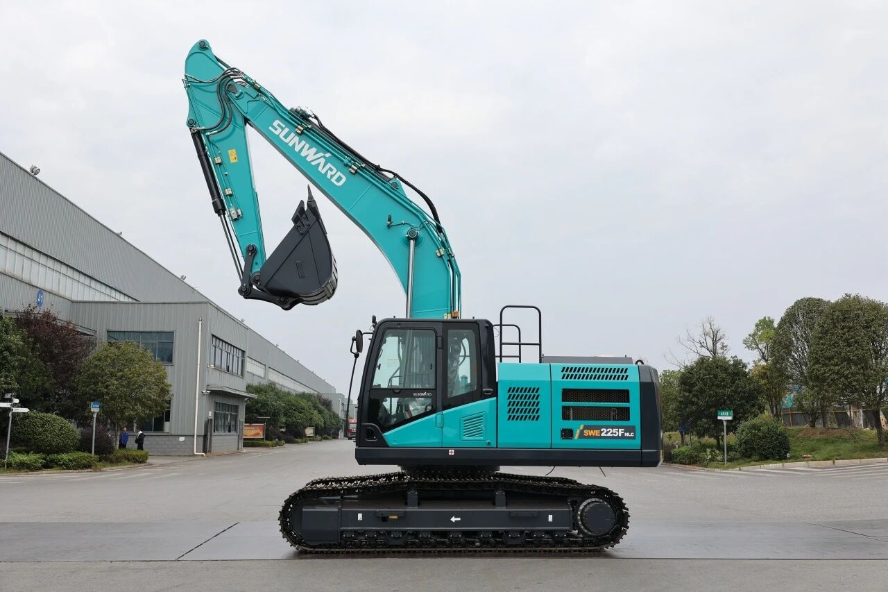 “双子星”闪灼！九州ku酷游智能两款履带式液压挖掘机乐成下线