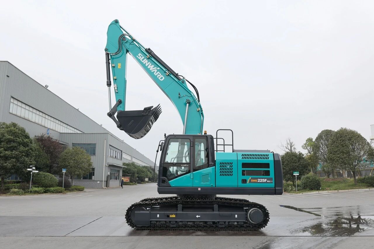 “双子星”闪灼！九州ku酷游智能两款履带式液压挖掘机乐成下线